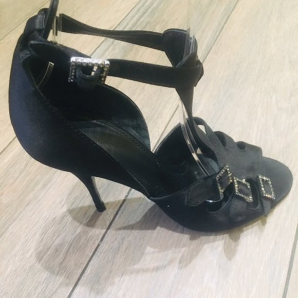 ⭐️SALE⭐️Authentic Givenchy Black Satin Crystal Buckle Open Toe T-Strap Sandals - Picture 7 of 7